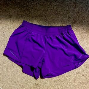 Size 10 Lululemon Low Rise 4 Inch Hottie Hot Shorts